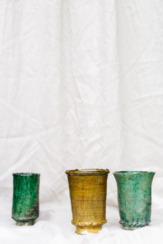 Aardewerk pot handgemaakt en robuust in verschillende kleuren en vormen